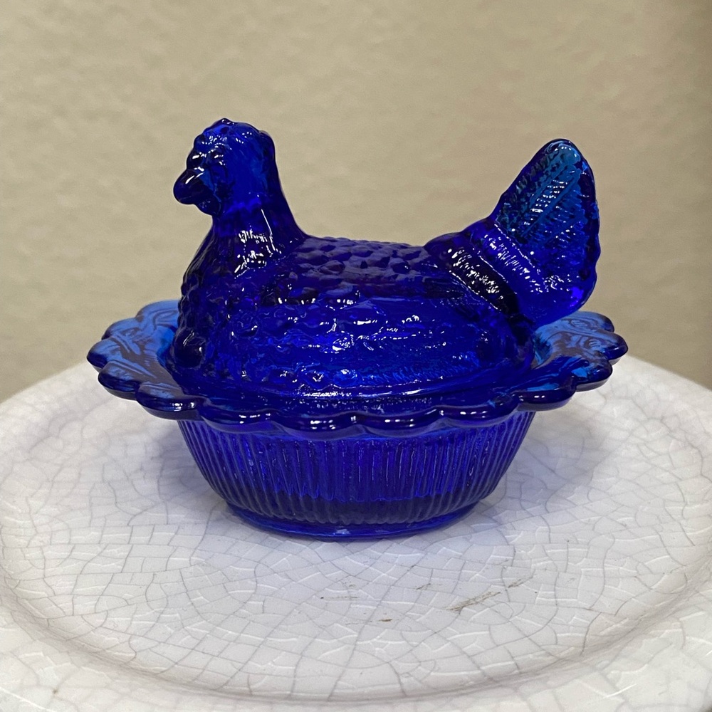 Mosser mini Cobalt Blue Glass Hen on Nest
